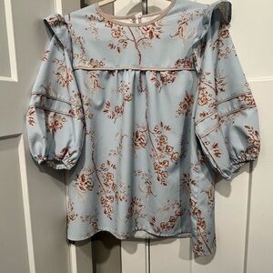 Chic Floral Blouse in Light Blue